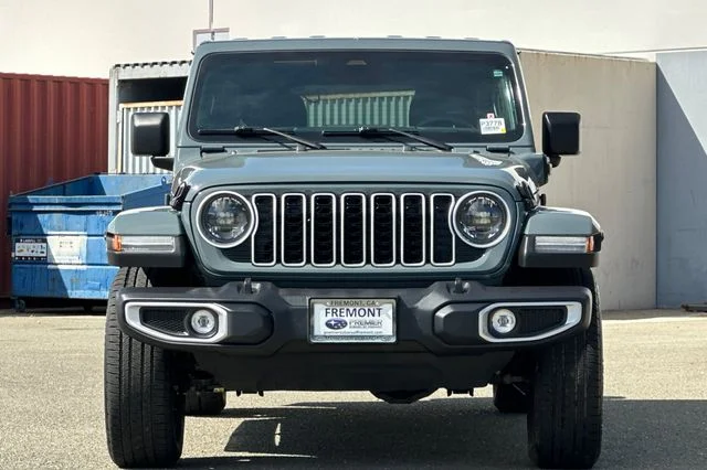 Used 2025 Gray Jeep Sahara 4xe image 9
