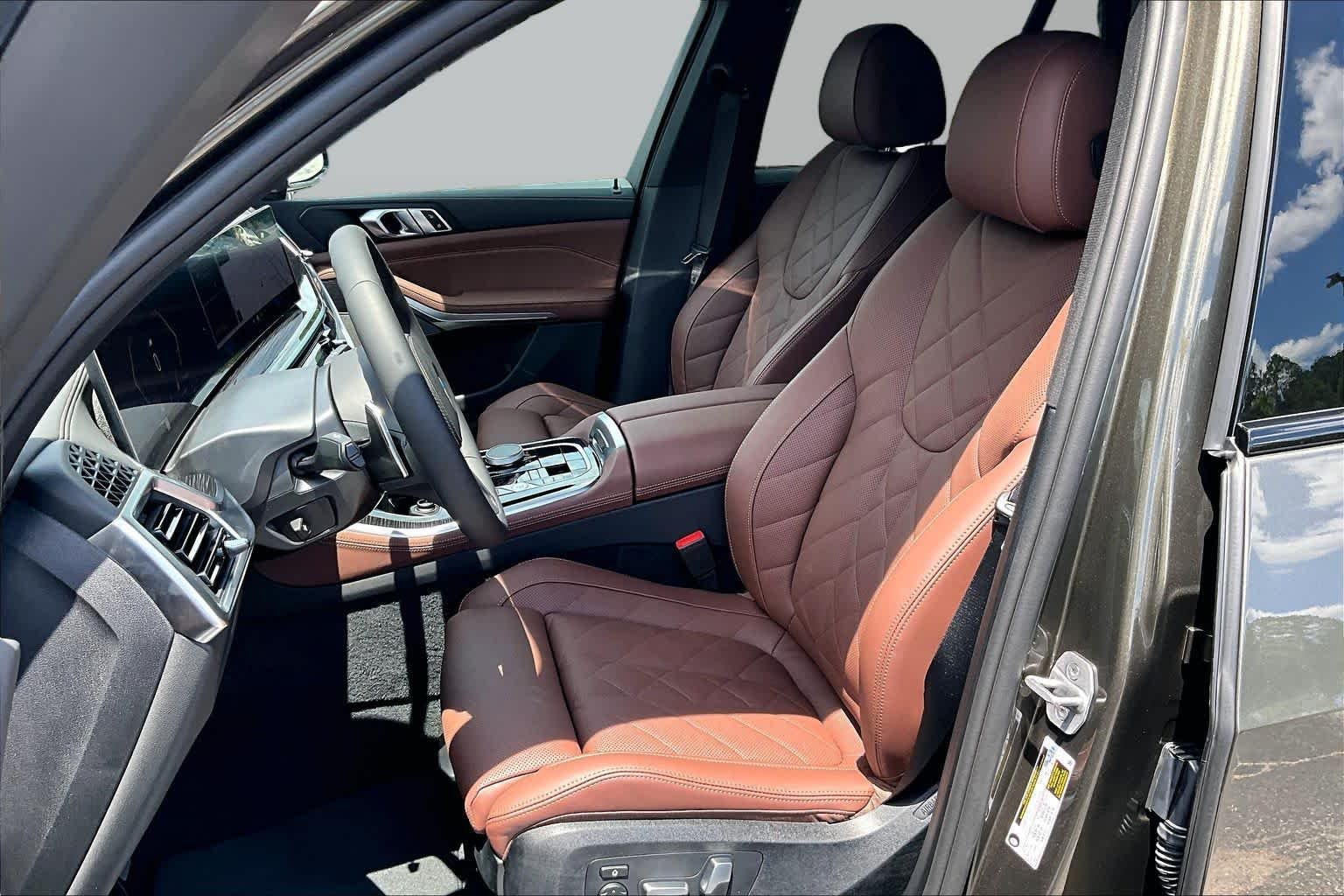 New 2026 Manhattan Green Metallic BMW sDrive40i image 9