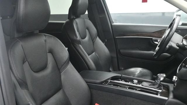 Used 2018 Silver Volvo T6 Momentum image 10