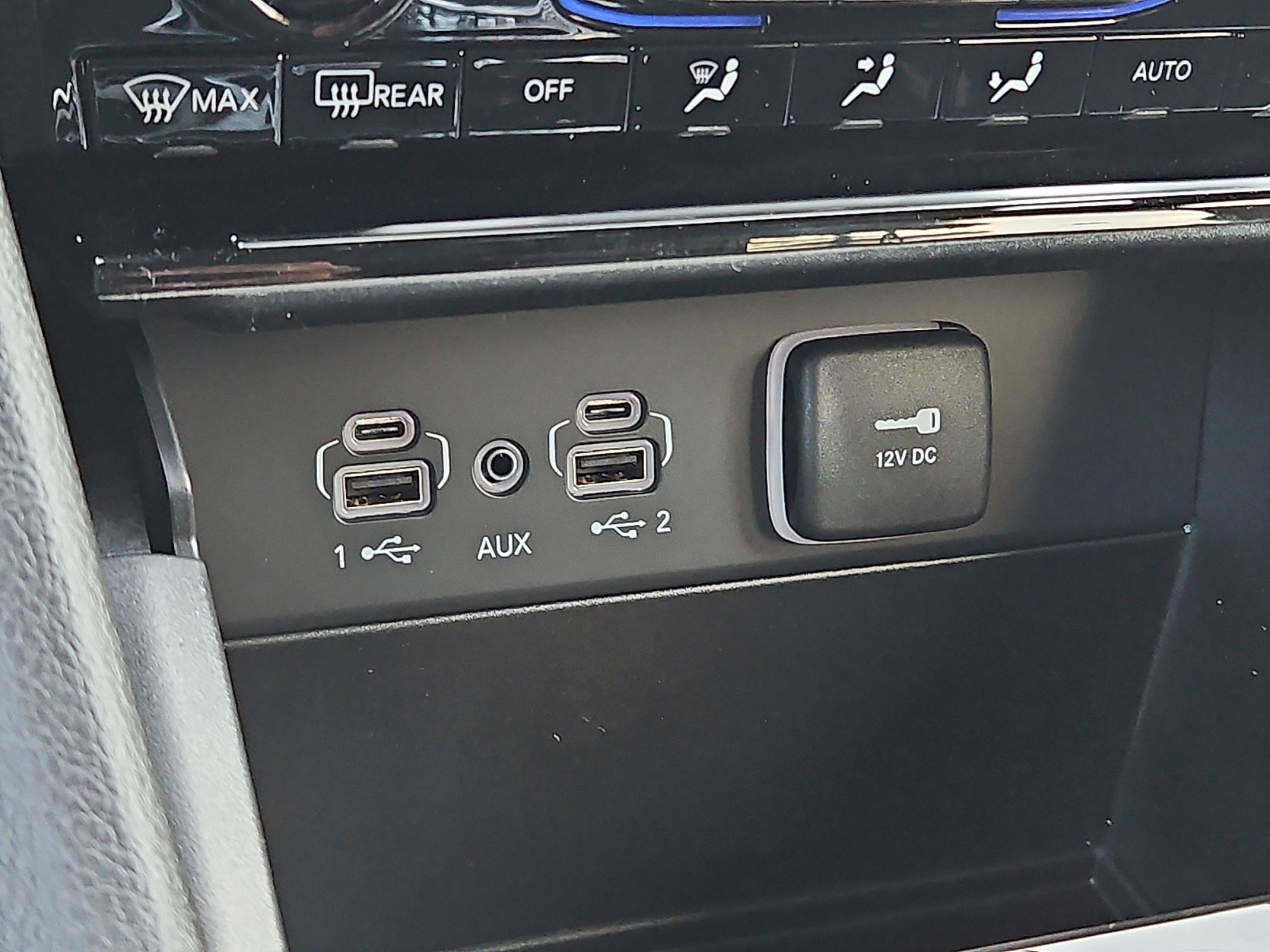 New 2025 Bright White Clear-Coat Exterior Paint Jeep Laredo image 28