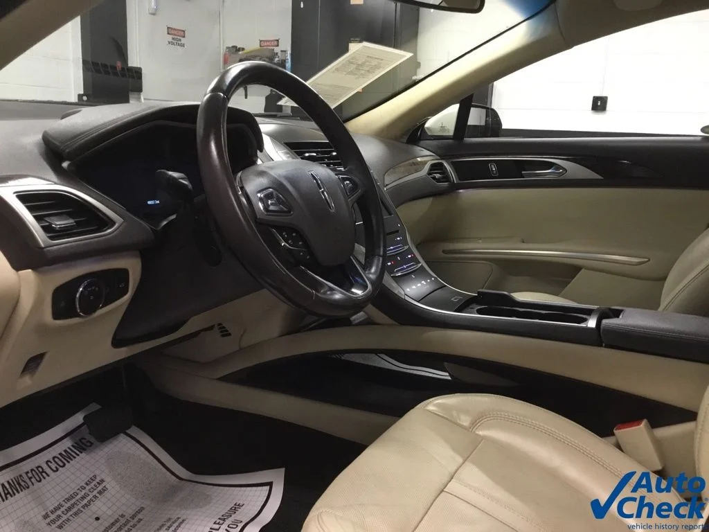Used 2015 Silver Lincoln Base image 24