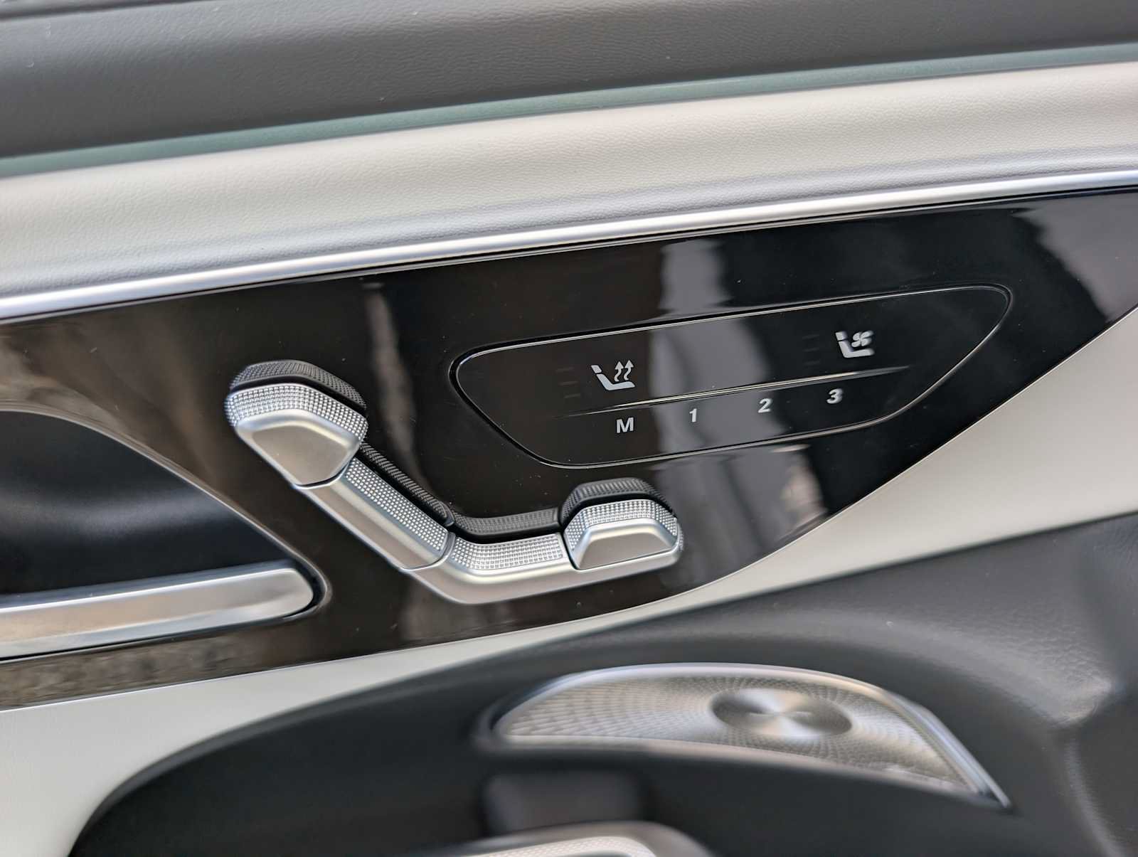 New 2027 MANUFAKTUR Moonlight White Metallic Mercedes-Benz AMG® E 53 Hybrid Sedan image 23