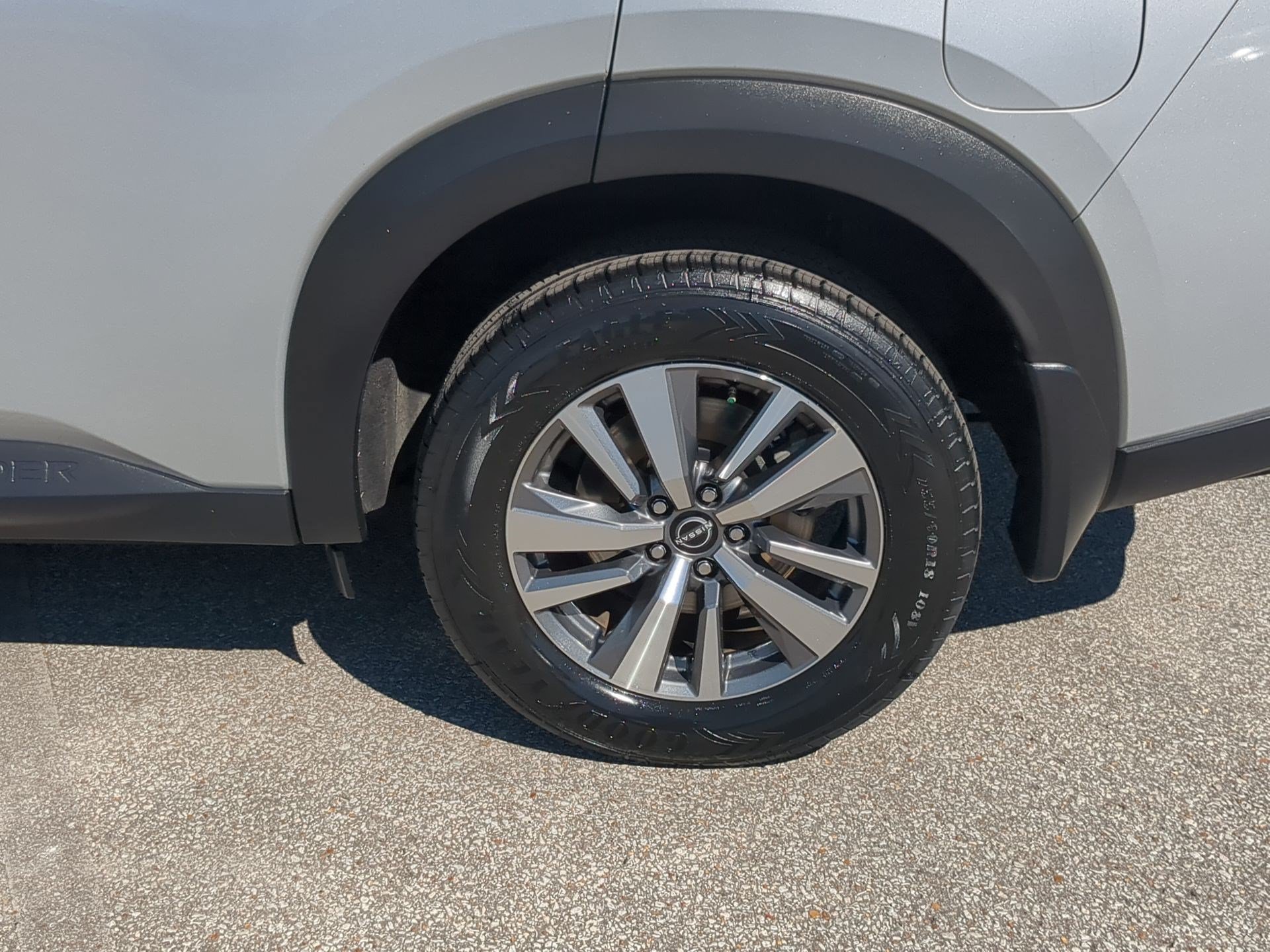 Used 2024  Nissan SL image 11