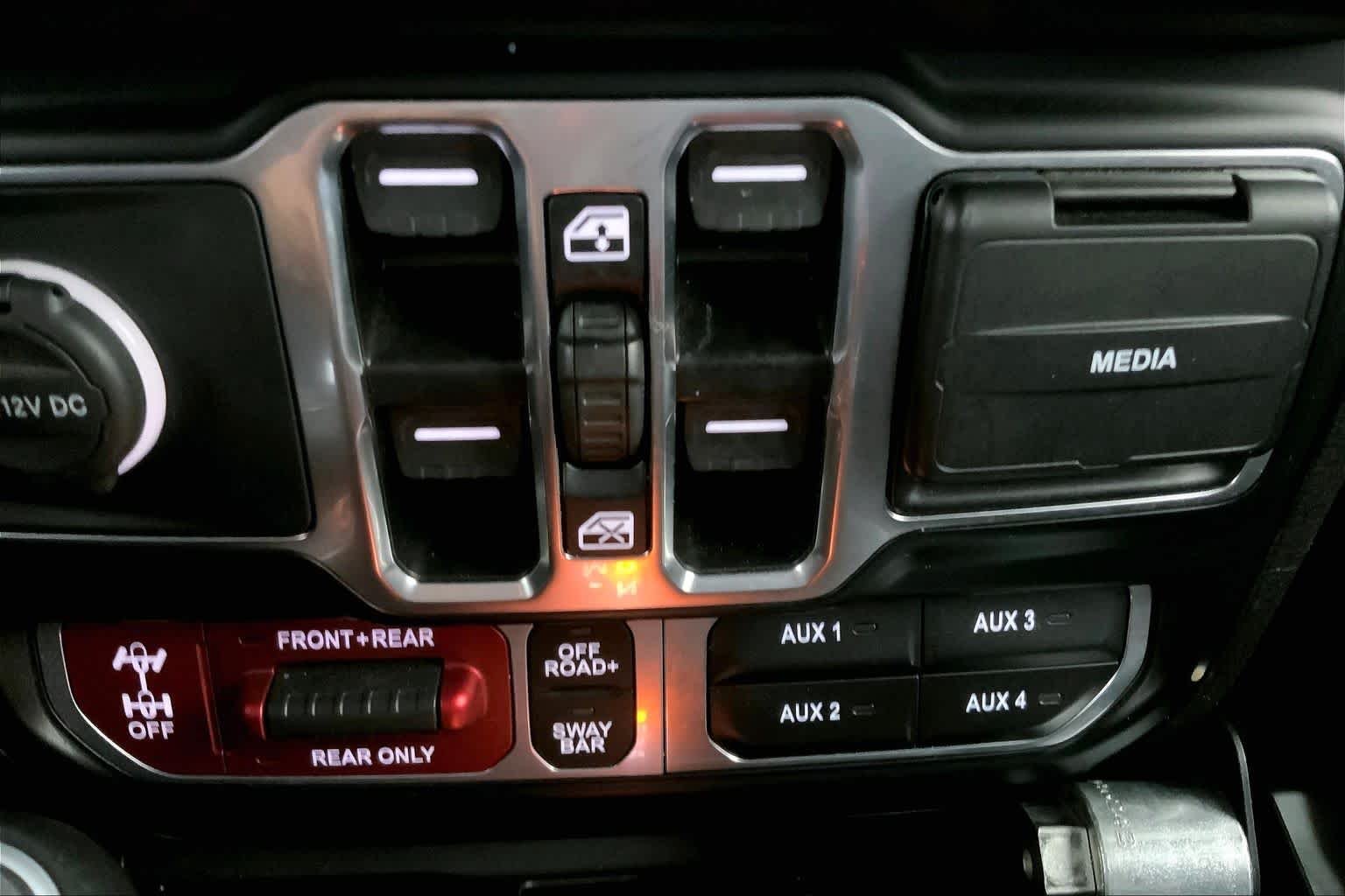 Used 2024 Earl Clearcoat Jeep Rubicon X image 35