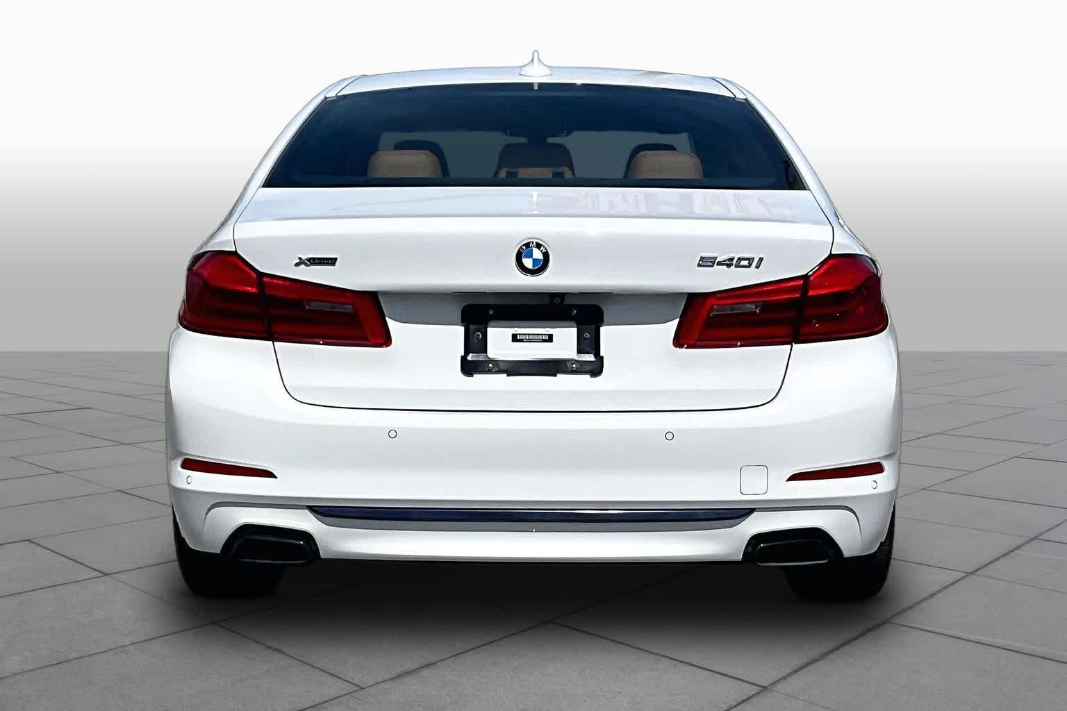 Used 2019 Alpine White BMW 540i xDrive image 5