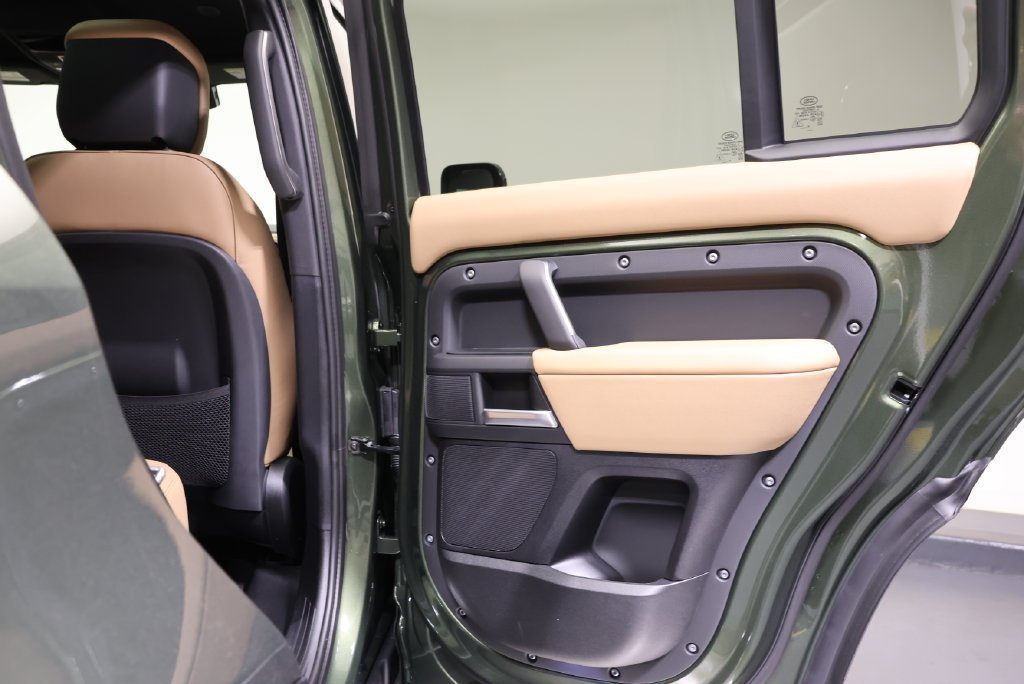 New 2026 Woolstone Green LAND ROVER X-Dynamic SE image 42