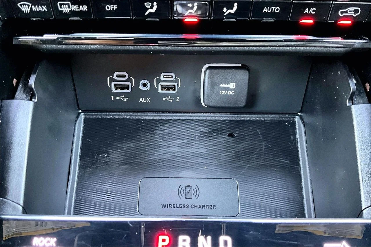 Used 2023 White Jeep Overland 4xe image 18