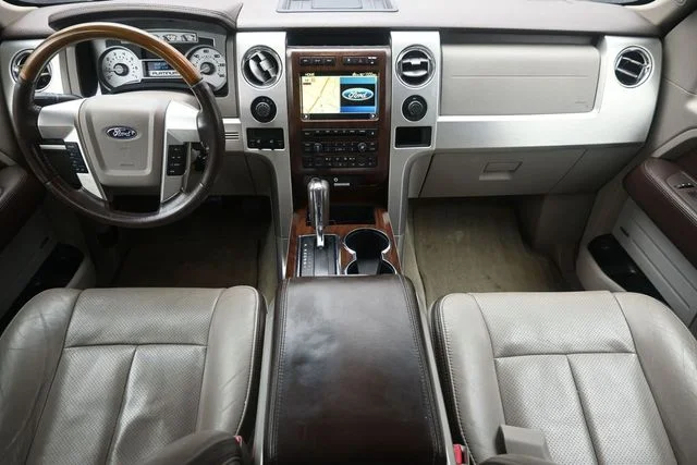 Used 2009 Oxford White Clearcoat Ford Platinum image 20