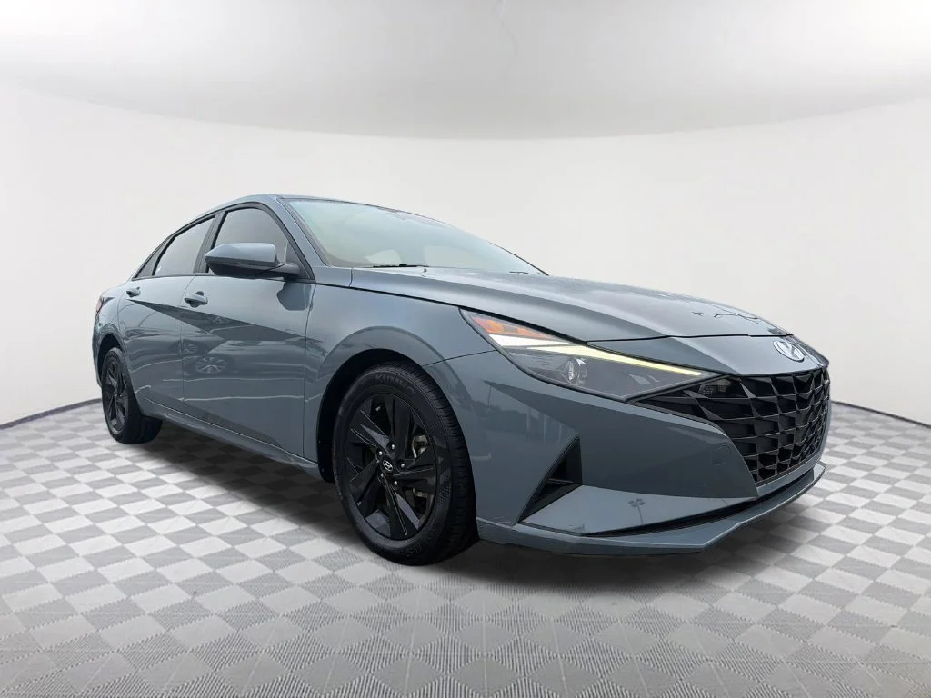 Used 2023 Gray Hyundai SEL image 3
