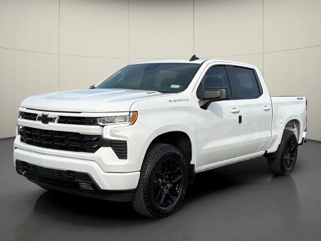 New 2026 Summit White Chevrolet RST image 3