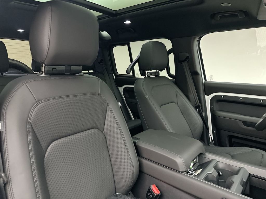 New 2026 Fuji White Land Rover S image 6