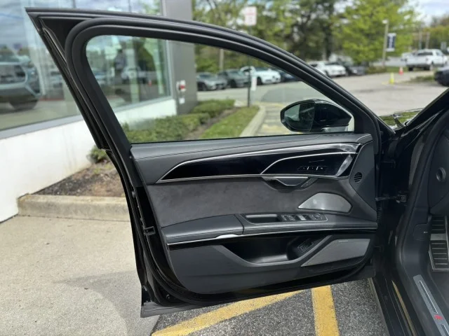 Used 2022 Mythos Black Metallic Audi BLACK OPTIC PLUS & EXECUTIVE PACKAGE !! BANG & OLUFSEN ADVANCED !!! OVER $ 146K MSRP !!! image 21