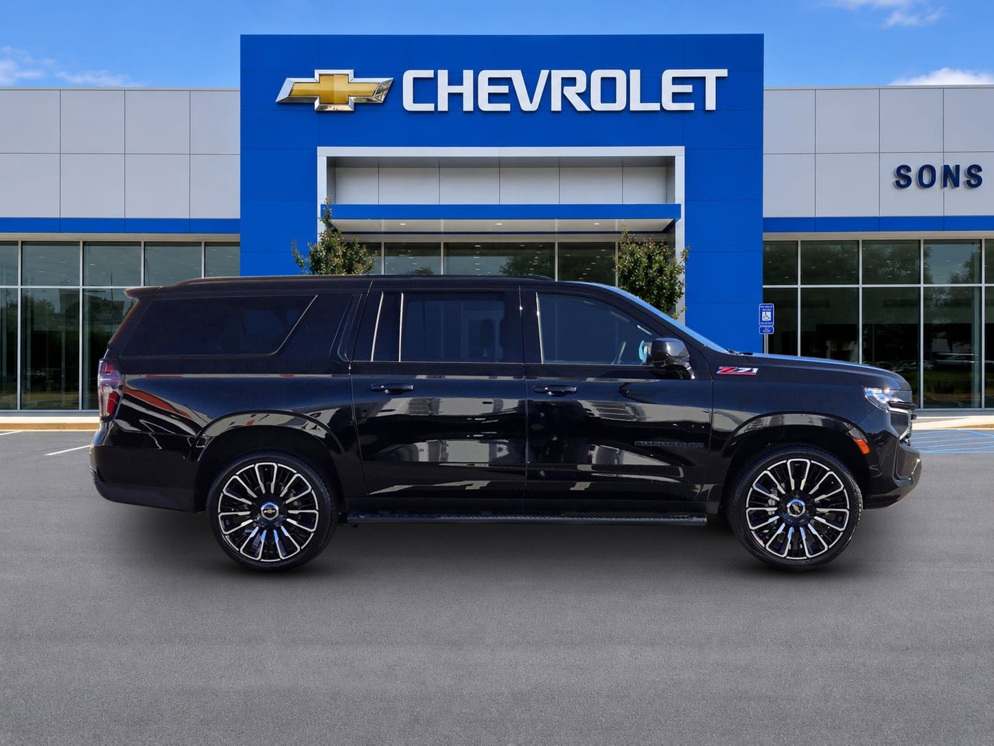 Used 2023 BLACK Chevrolet Z71 image 5