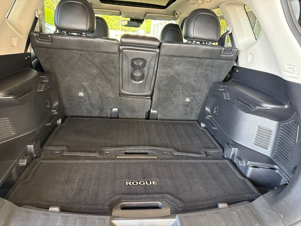 Used 2017 Brilliant Silver Nissan SL image 16