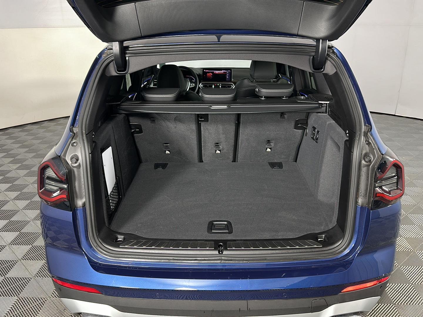 Used 2024 Phytonic Blue Metallic BMW xDrive30i image 26