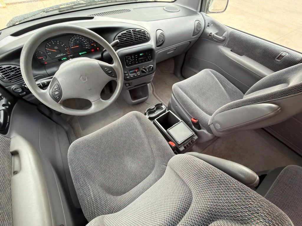 Used 1996  Plymouth SE image 8
