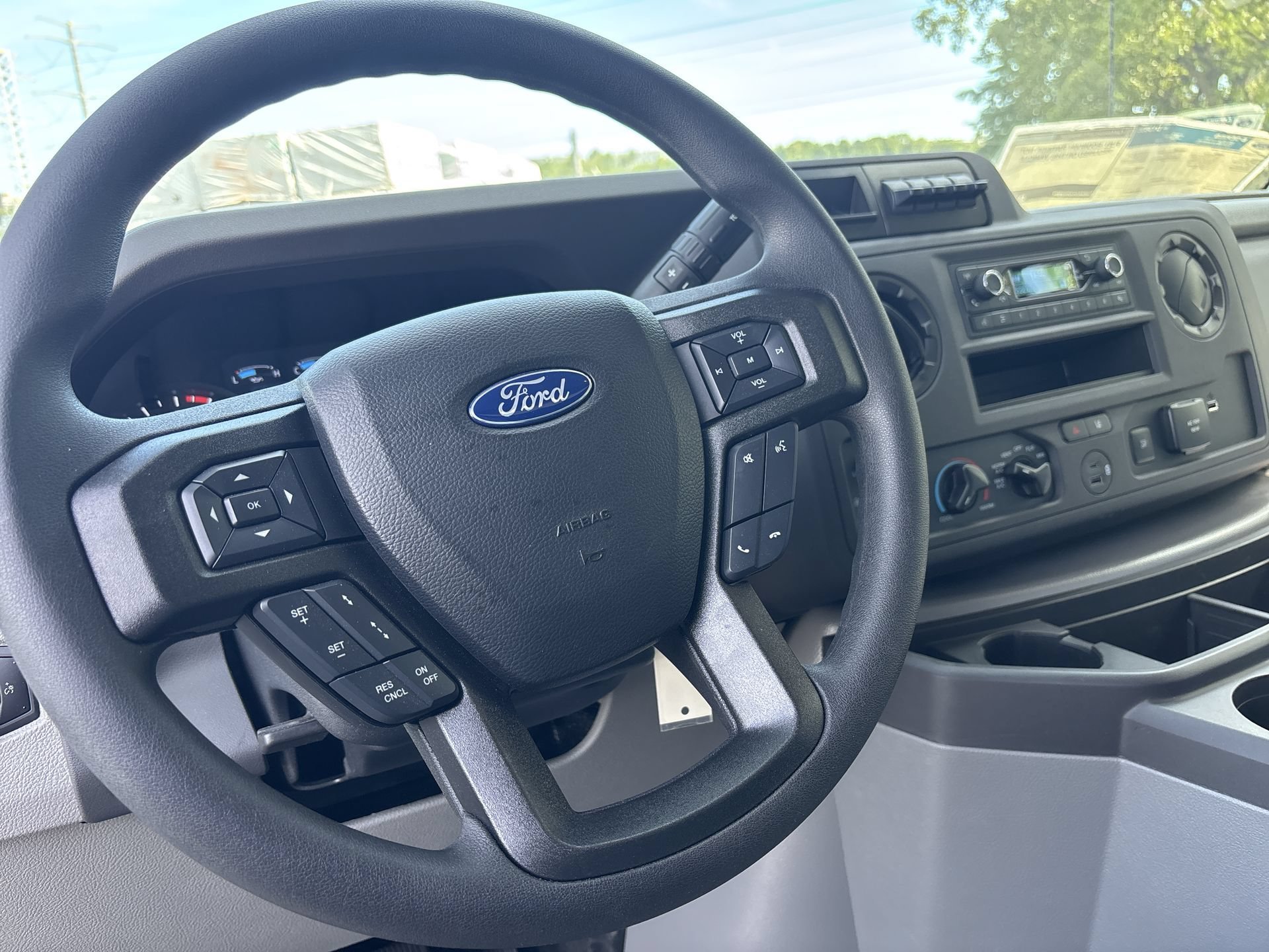 New 2027 Oxford White Ford E-450 DRW image 11