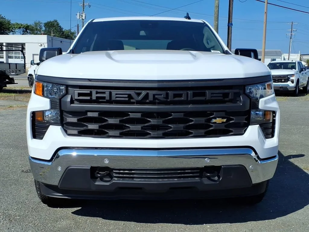 New 2026 Summit White Chevrolet WT image 23