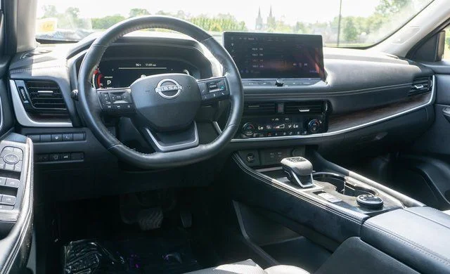 Used 2025 Blue Nissan Platinum image 14