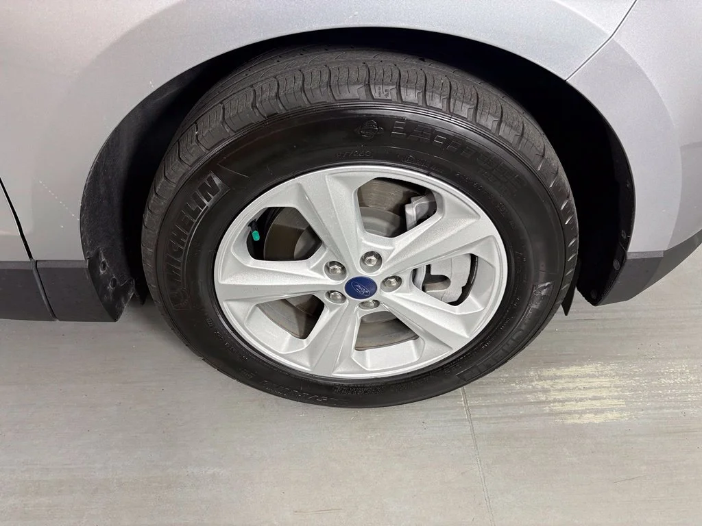 Used 2022 Silver Ford SE image 10