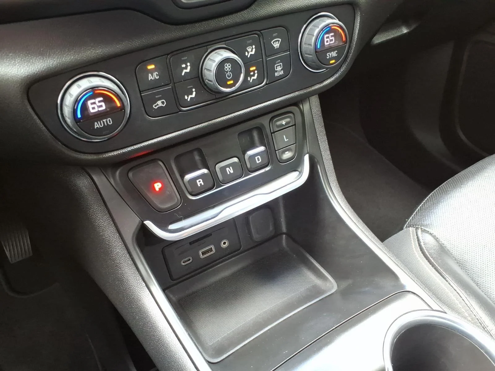 Used 2019 Quicksilver Metallic GMC SLT image 18