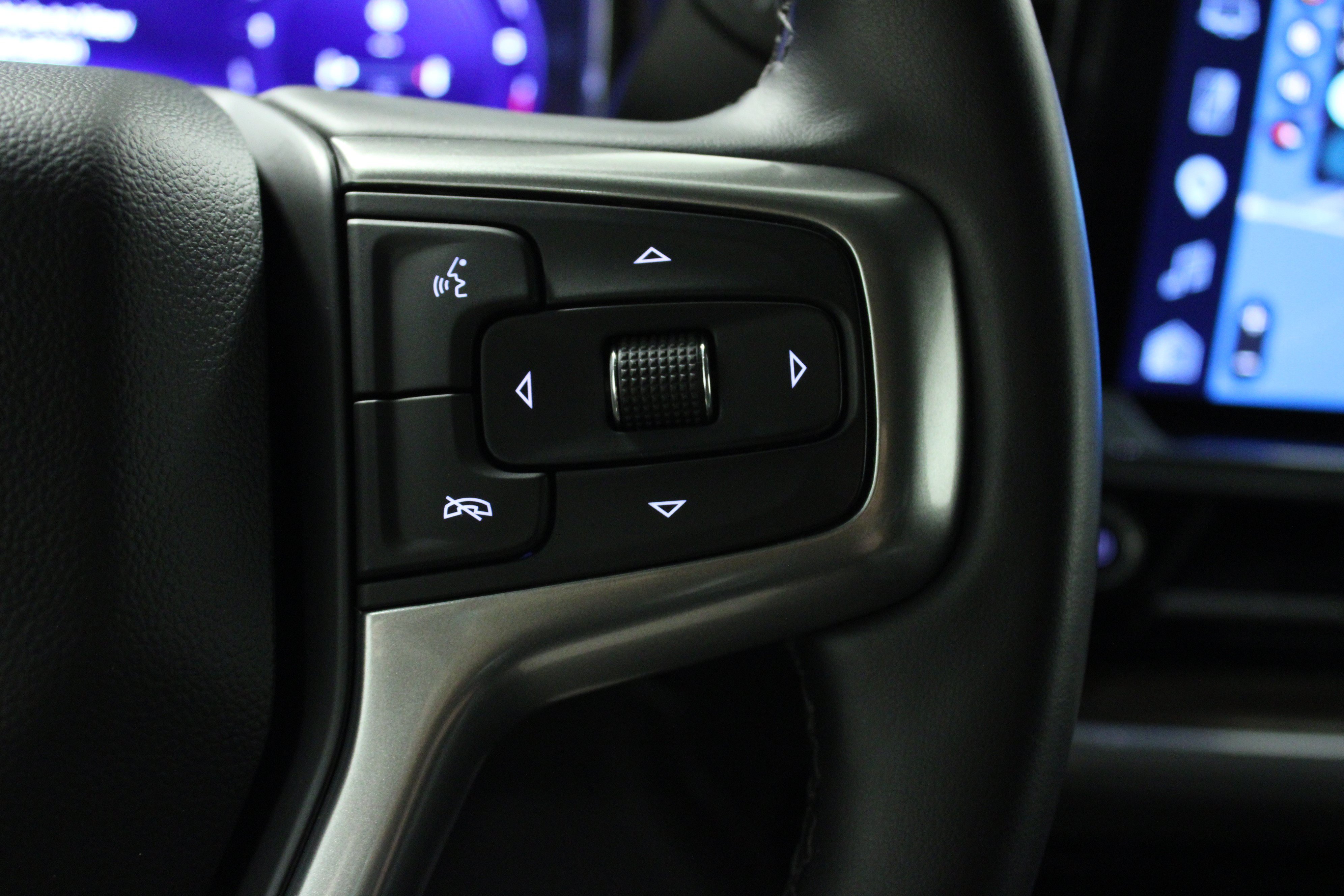 Used 2025 White Chevrolet LT image 21
