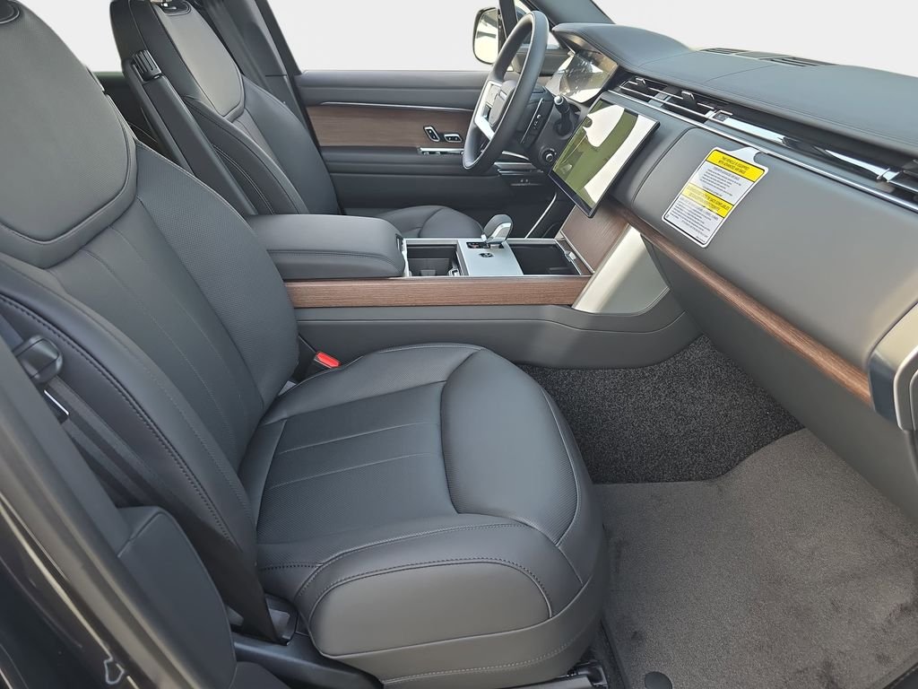 New 2026 Carpathian Grey Land Rover SE image 10