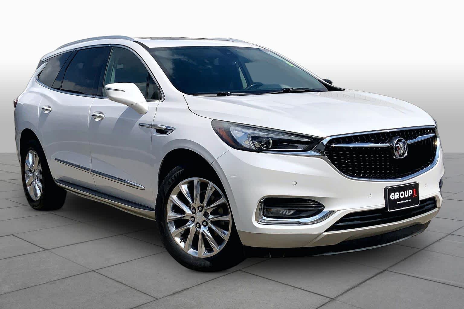 Used 2018 White Frost Tricoat Buick Premium image 3