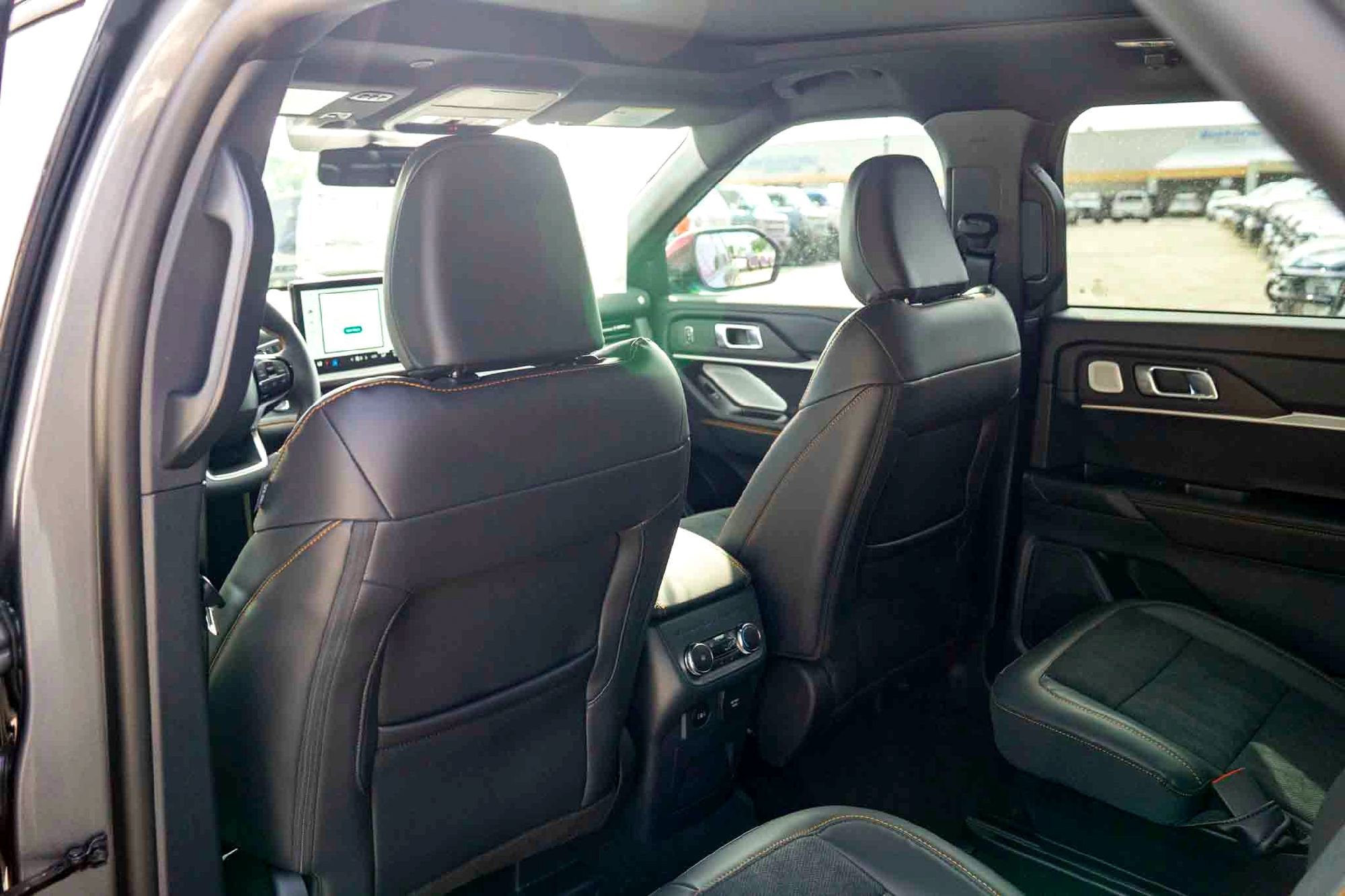 New 2026 Carbonized Gray Metallic Ford Tremor image 18