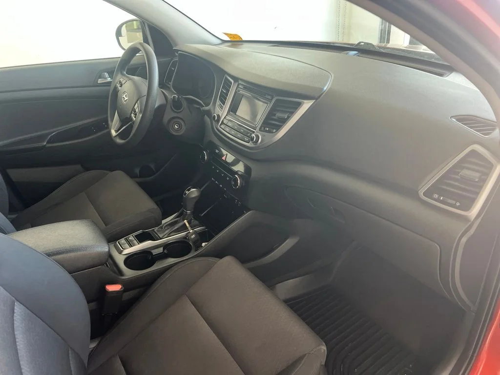 Used 2017 Sunset Hyundai SE image 33