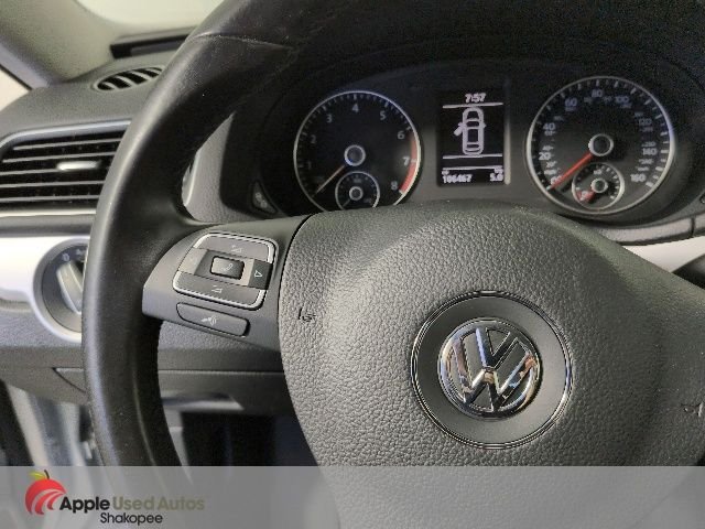 Used 2013 Silver Volkswagen 2.5 SE image 23