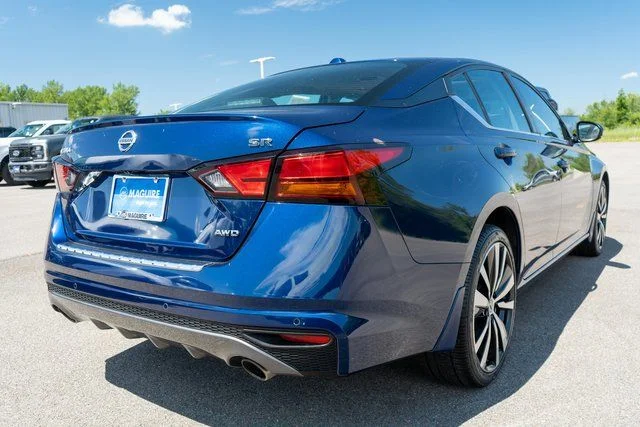 Used 2021 Blue Nissan 2.5 SR AWD image 6