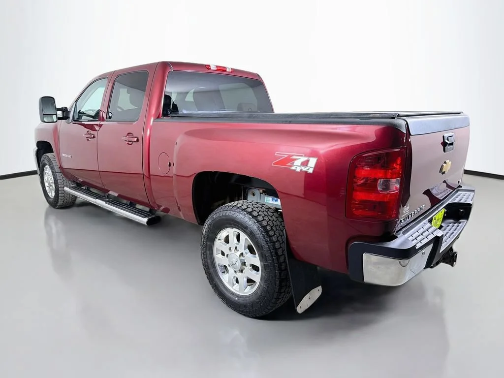 Used 2013 DEEP RUBY METALLIC Chevrolet SRW LTZ image 8