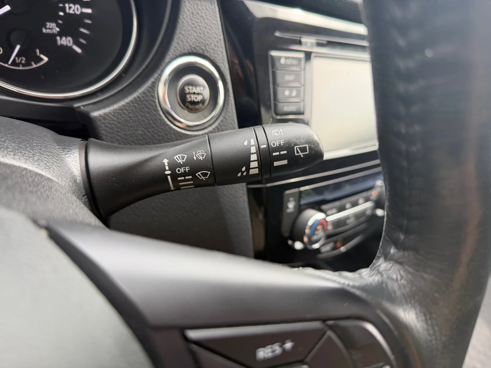 Used 2018 Pearl White Nissan SV image 14