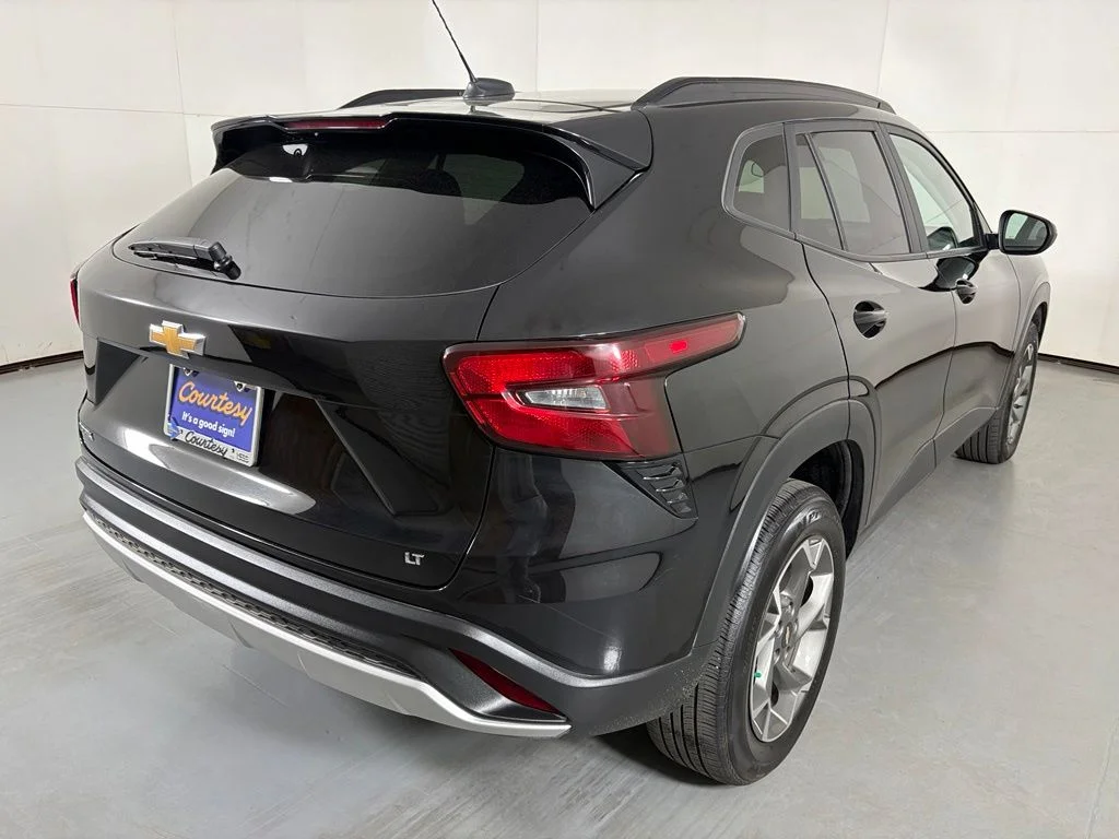 Used 2025 Black Chevrolet LT image 8