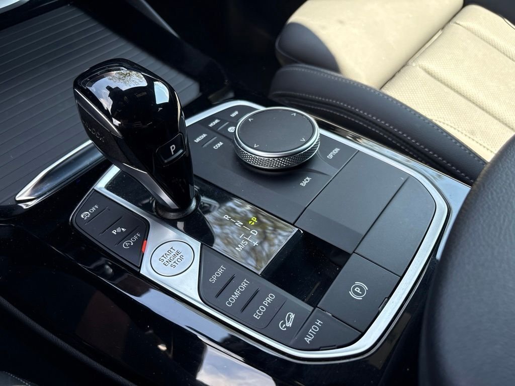 Used 2024 Gray BMW xDrive30i image 14