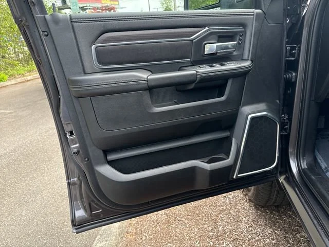 New 2026 Granite Crystal Metallic Clear-Coat Exterior Paint RAM Laramie image 15
