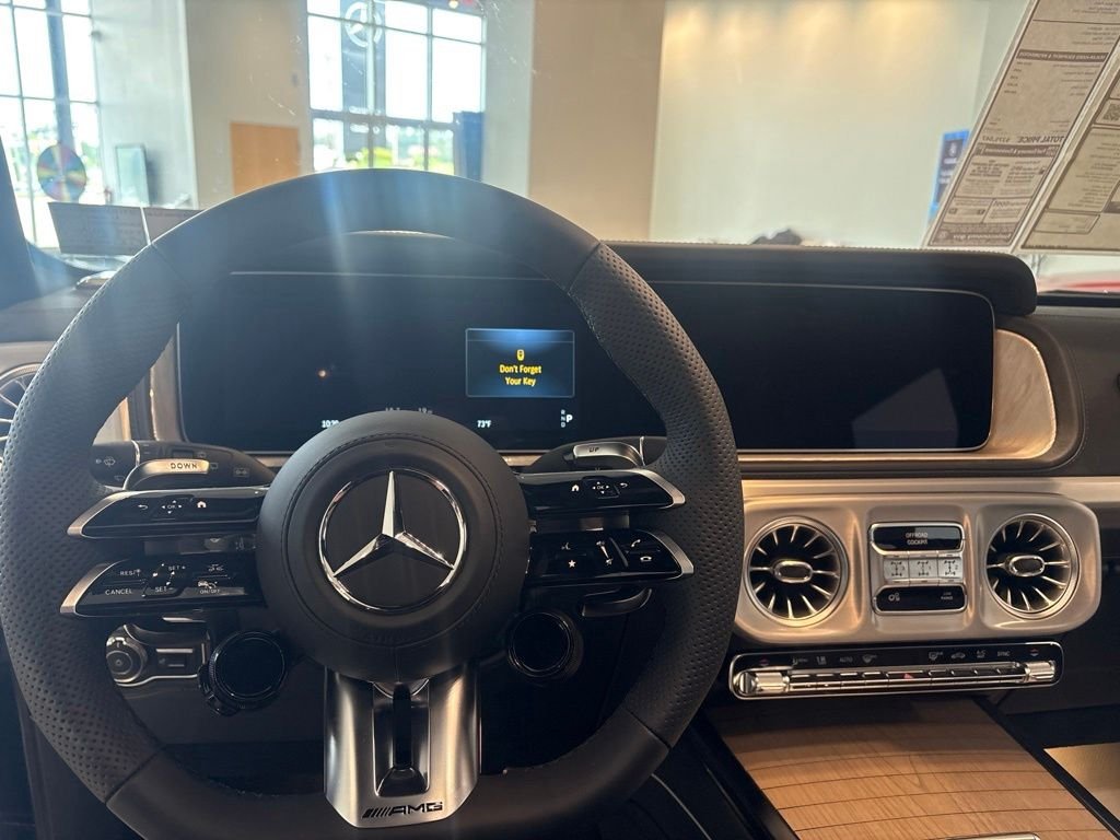 New 2026 MANUFAKTUR Exclusive Brilliant Blue Magno Mercedes-Benz AMG® G 63 SUV image 13