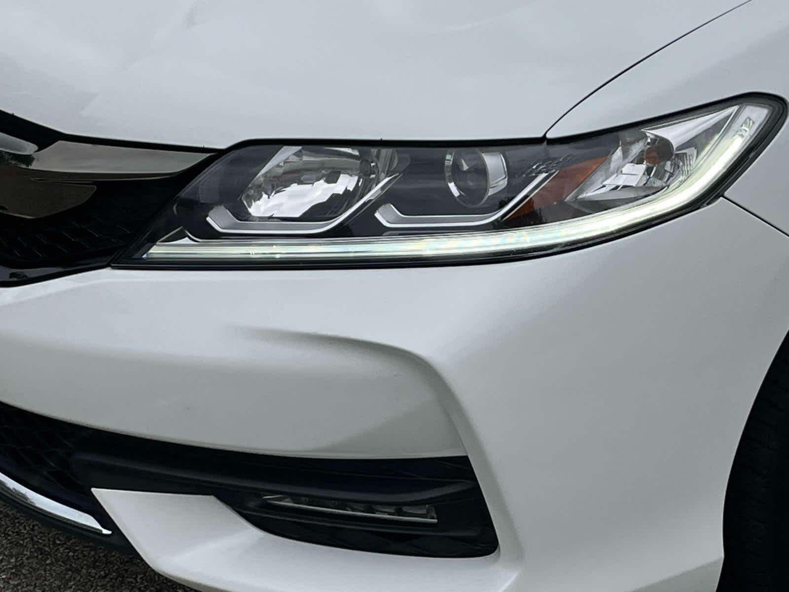 Used 2017  Honda EX-L image 18
