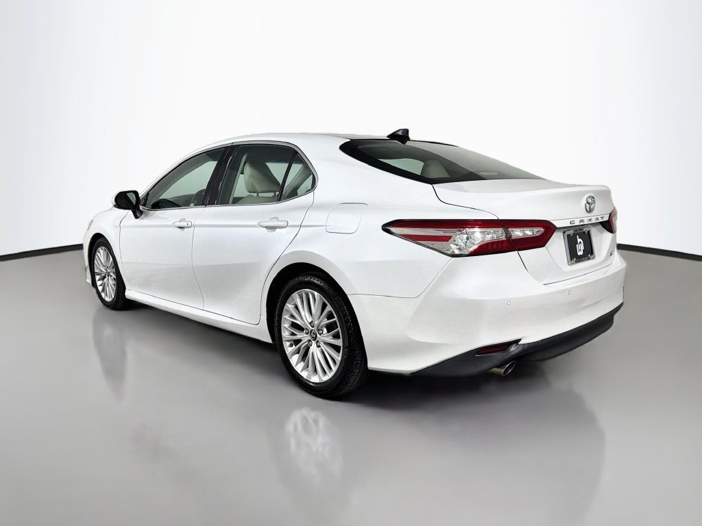 Used 2018 Beige Toyota XLE image 7