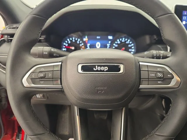 Used 2023 Redline Pearlcoat Jeep Latitude image 28