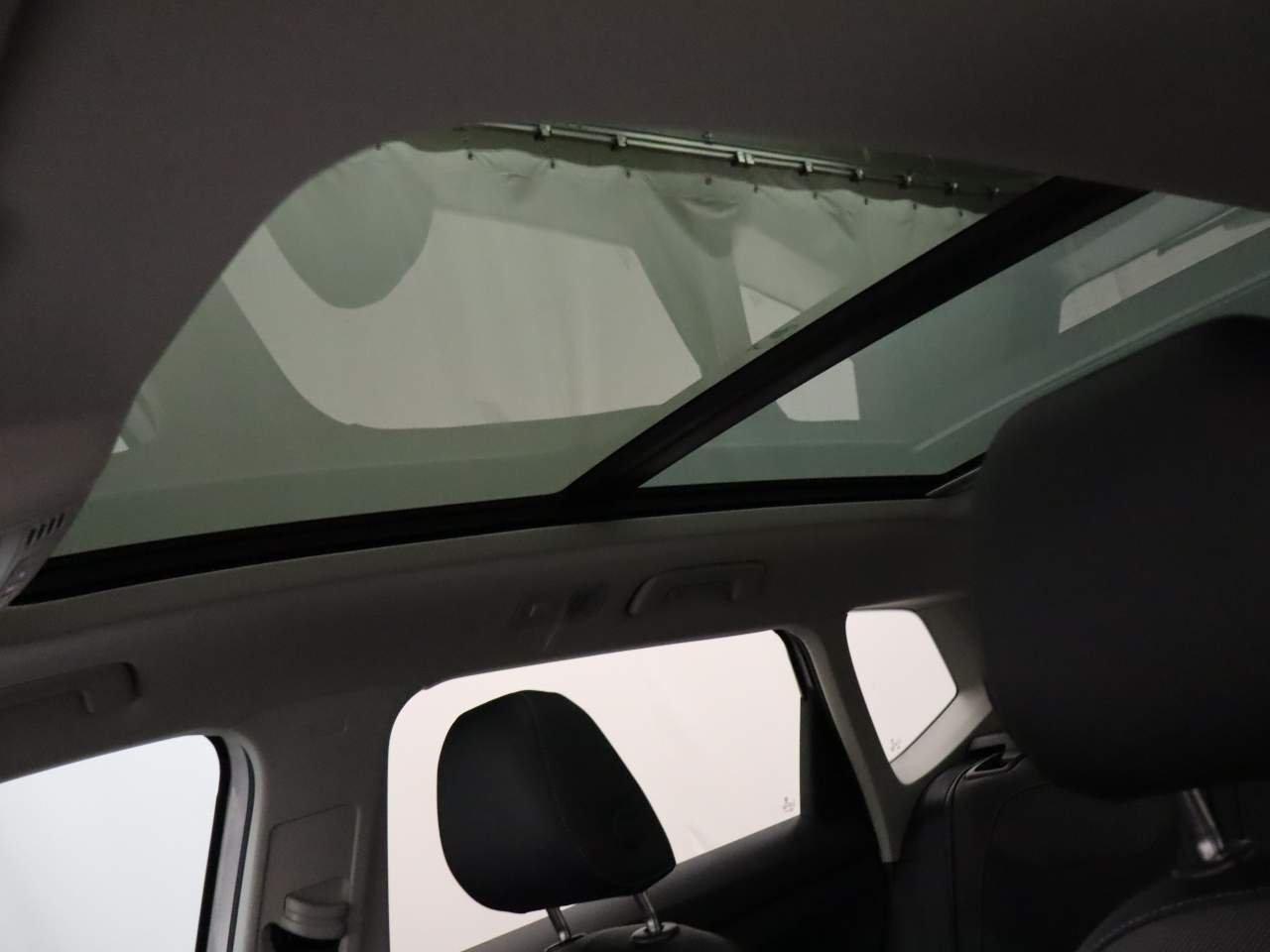 New 2026 Pure White w Volkswagen SE Black image 17