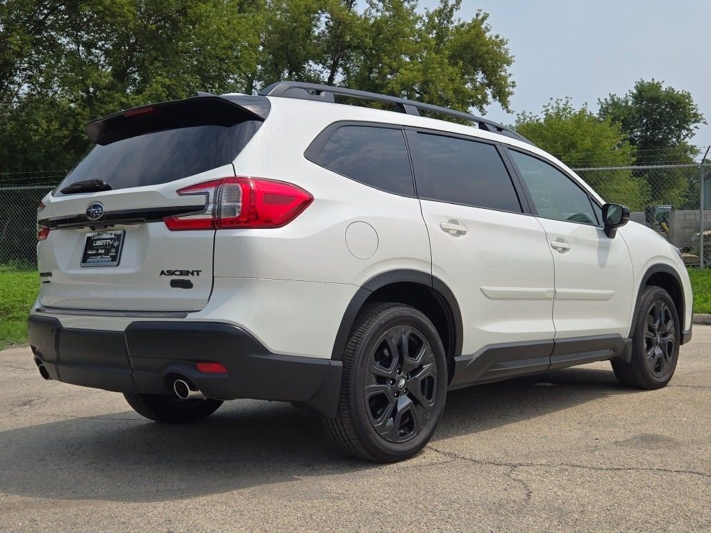 Used 2025 White Subaru Onyx Edition Touring image 14