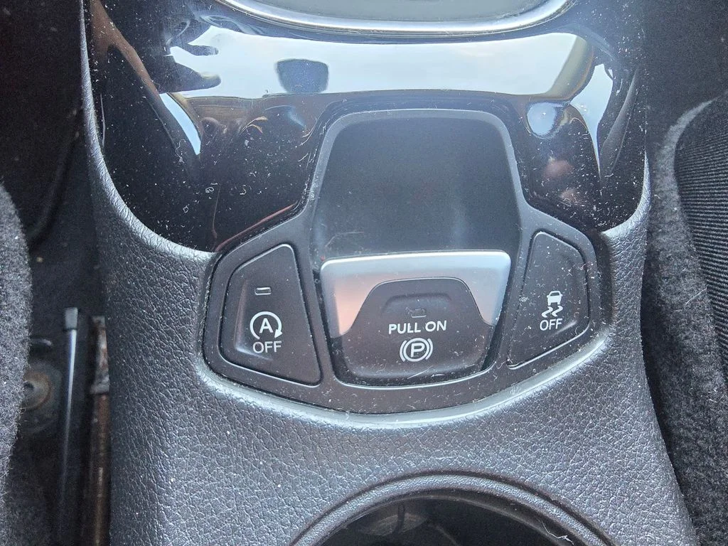 Certified Used 2018 Gray Jeep Limited image 37
