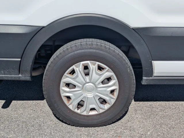 Used 2023 Oxford White Ford XLT image 11