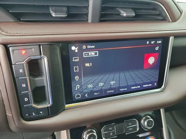 Used 2022 White Frost Tricoat GMC Denali image 20