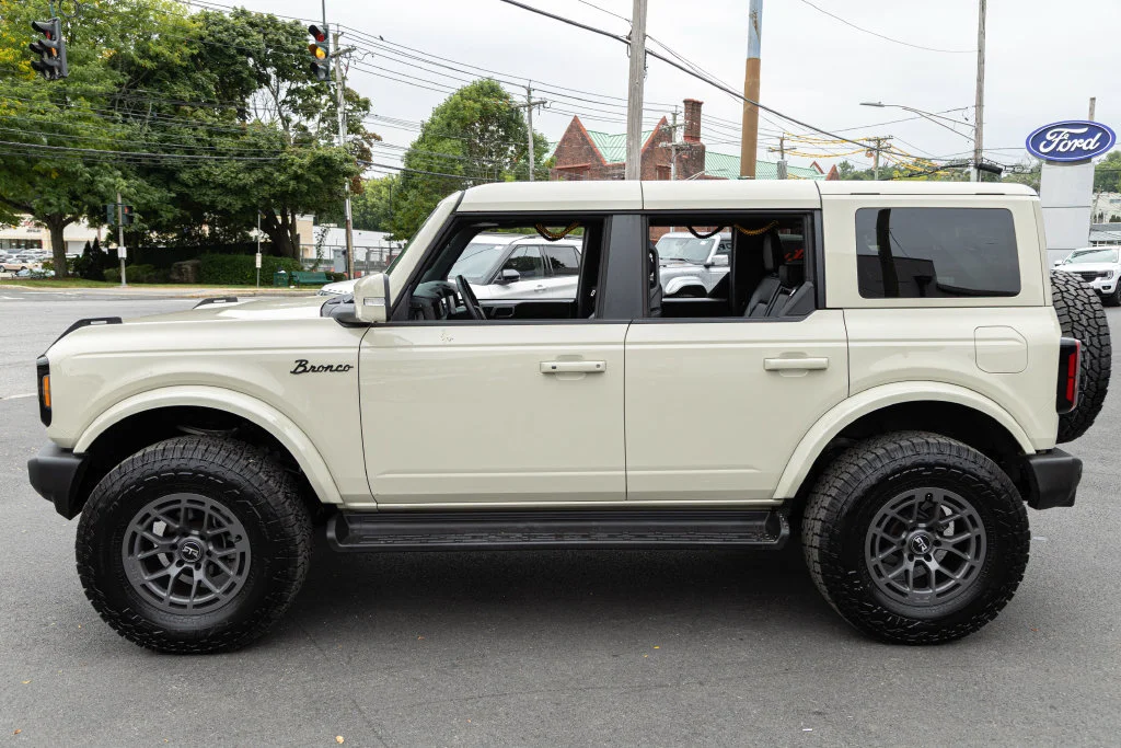 Used 2025 Beige Ford Outer Banks image 3