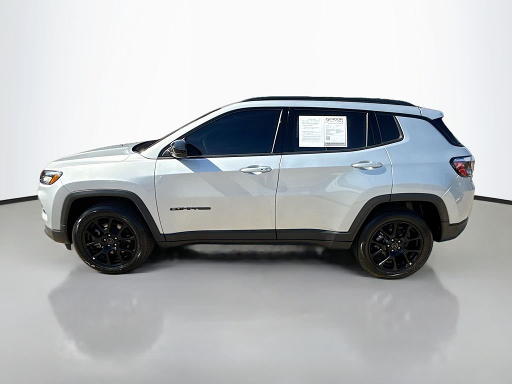 Certified Used 2026 Silver Zynith Metallic Clearcoat Jeep Latitude Altitude image 5