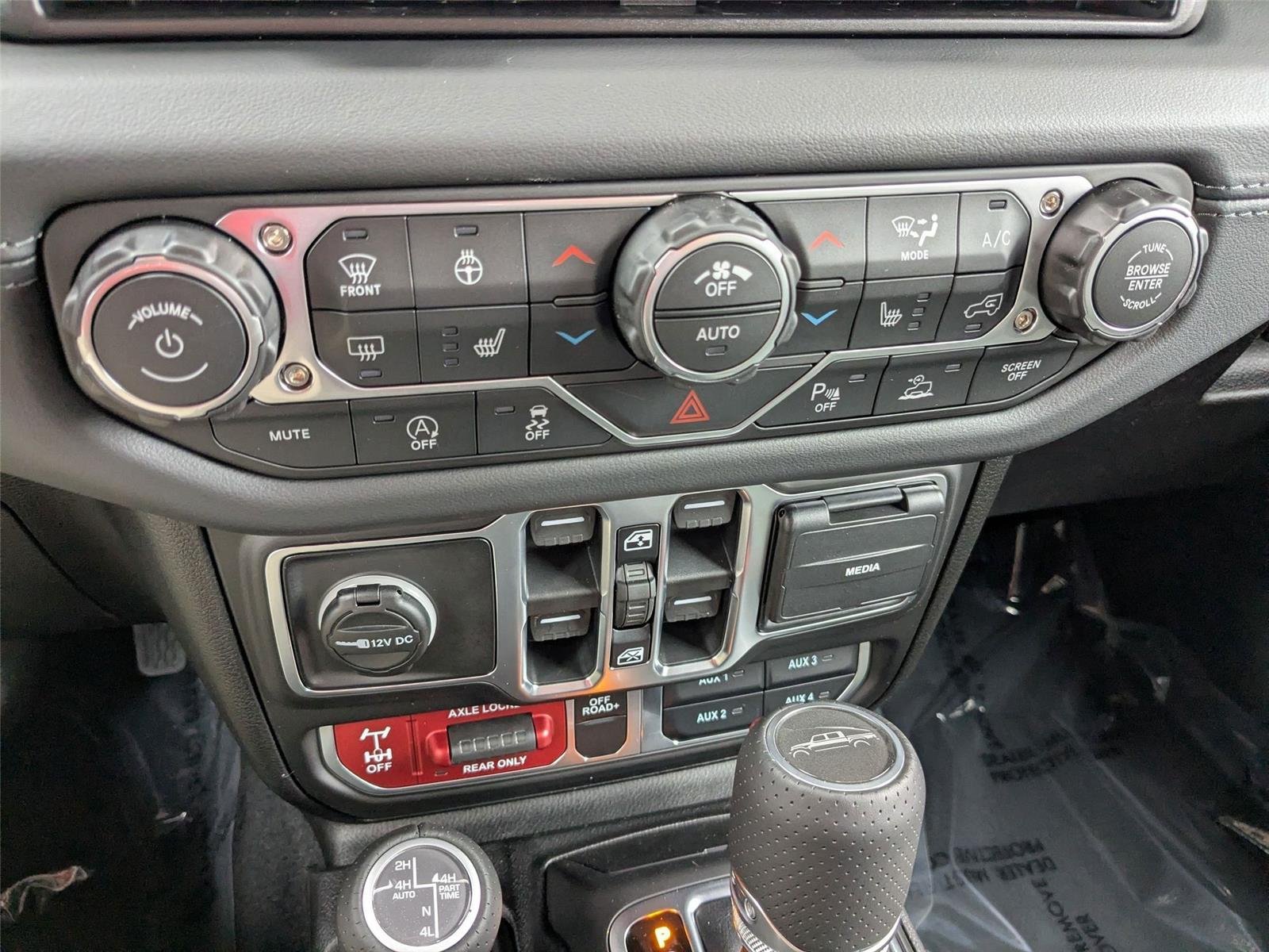 New 2026 Reign Exterior Paint Jeep Mojave X image 21