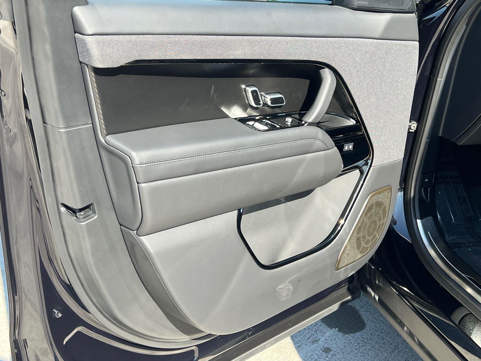 Used 2025  Land Rover SV Edition Two image 10